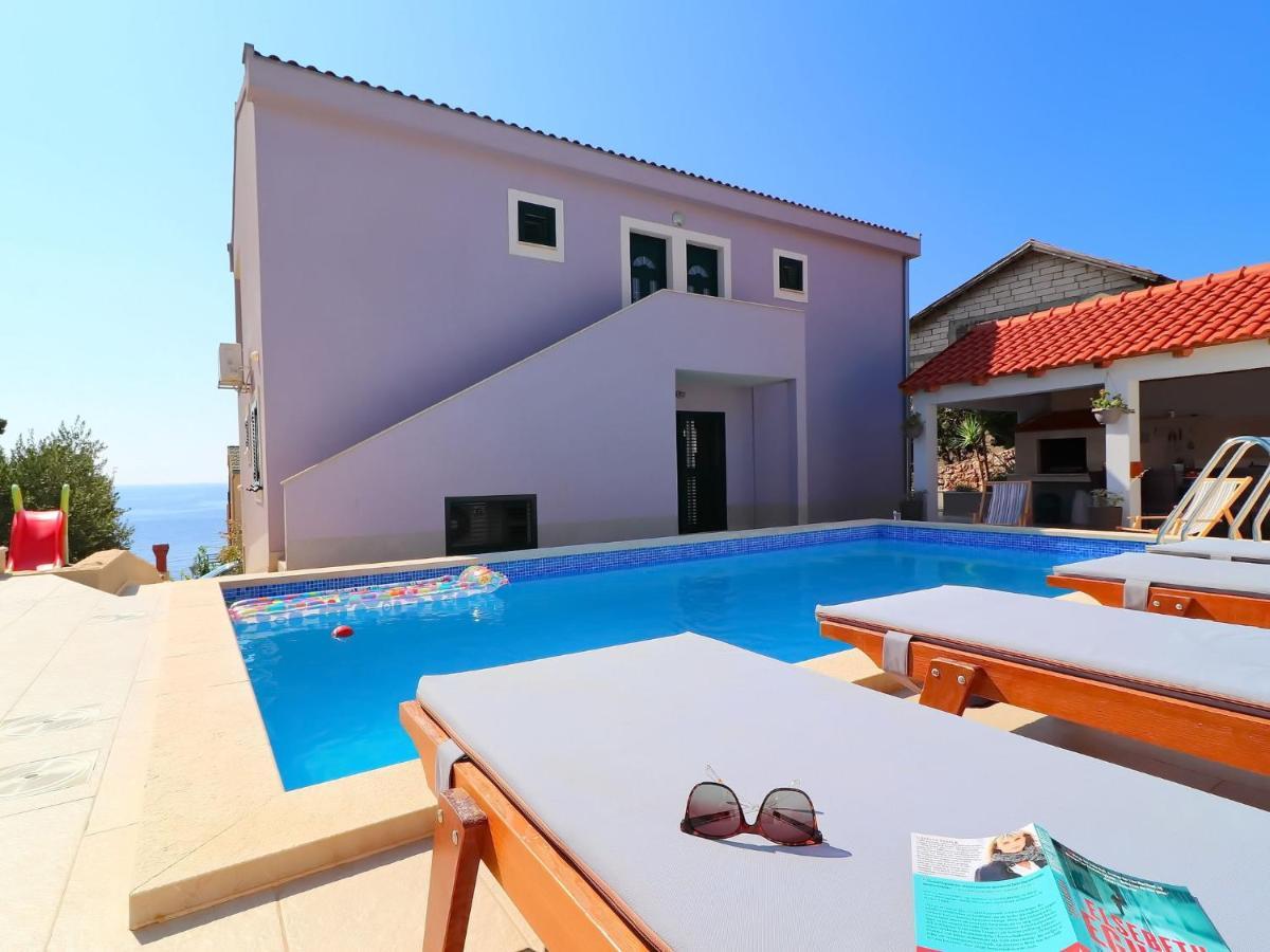 Charming In Cara With Swimming Pool Holiday home Zavalatica
